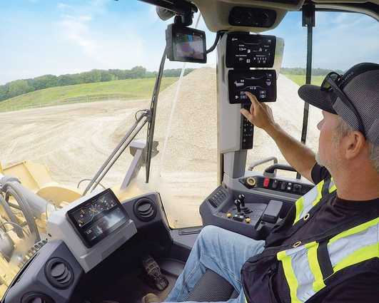 Intelligente Allrounder: Wie Assistenzsysteme Cat Radlader produktiver machen