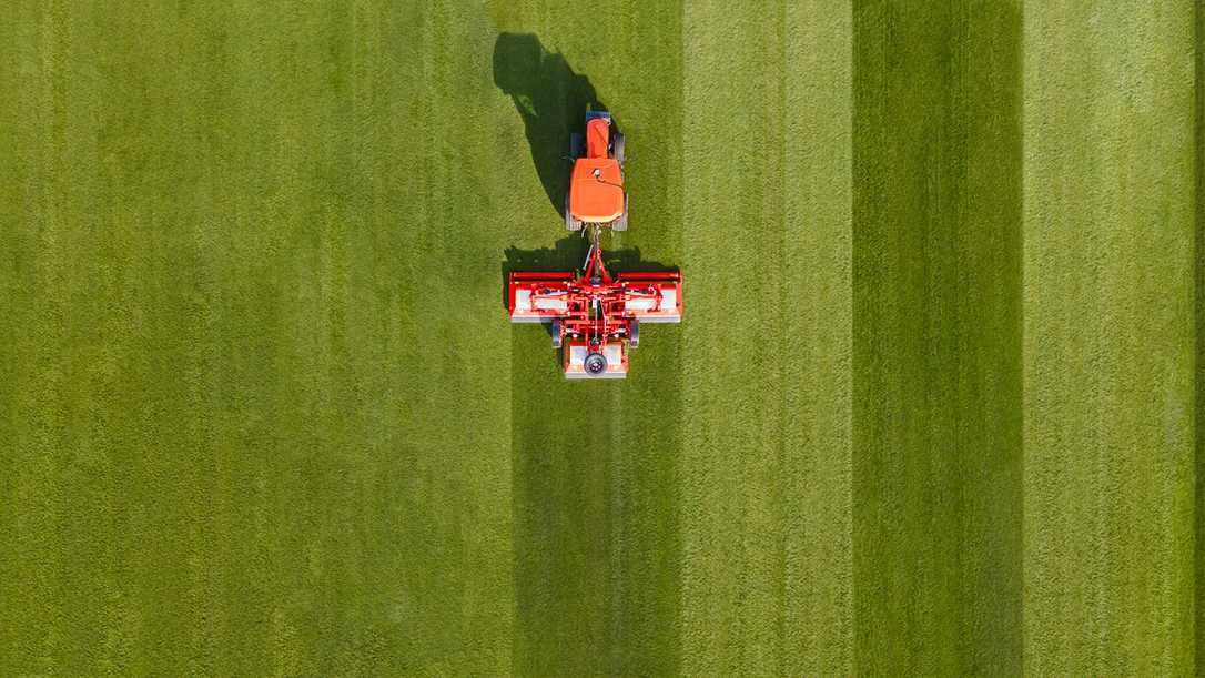 Traktoren von Kubota mit Satelliten steuern