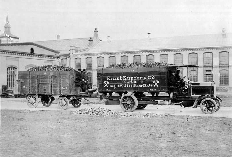 Berliner Brennstoffhändler mit Daimler-Lkw der ersten Stunde mit Stirnradnabenantrieb | Foto: Daimler Truck AG