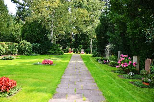 Sicherheit und Technik bei Arbeiten auf Friedhöfen