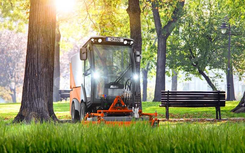 Flexibel für den Ganzjahreseinsatz, rückenschonend für den Fahrer: der Citymaster 650 mit werkzeuglosem Gerätewechsel. | Foto: Hako