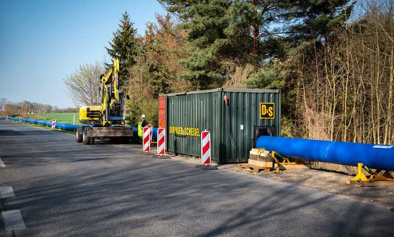 Insgesamt stattliche 775 m misst der für die Sanierung erforderliche neue PE-Rohrstrang. | Foto: Benjamin Pritzkuleit