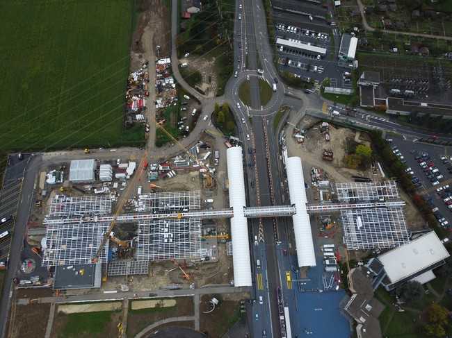 Insgesamt 374 Bäume, rund 70 Lkw-Ladungen: Das neue CERN-Besucherzentrum „Science Gateway“ bekommt unter anderem Feldahorn, Hainbuche, Hopfenbuche und Vogelkirsche aus Hamburg. | Foto: Baumschule von Ehren