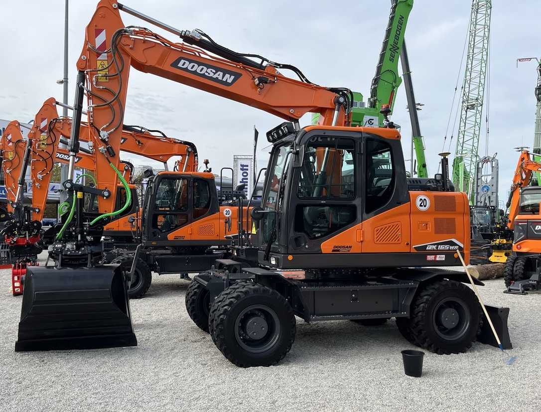 Hyundai Doosan Infracore stellt neue Marke Develon für Baumaschinen vor