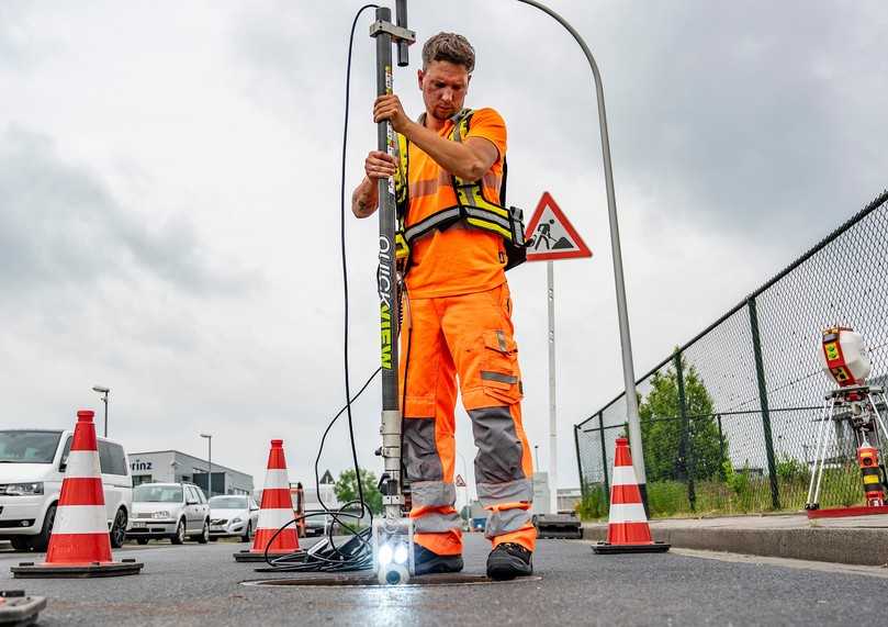 Mit Technik-Know-how in die Zukunft: Umwelttechnologen leisten einen wichtigen Beitrag für den Schutz von Trinkwasser-, Boden- und Gewässerqualität – zum Beispiel durch die regelmäßige Inspektion von Kanälen per Kameratechnik. | Foto: Umwelttechnik Franz Janßen GmbH