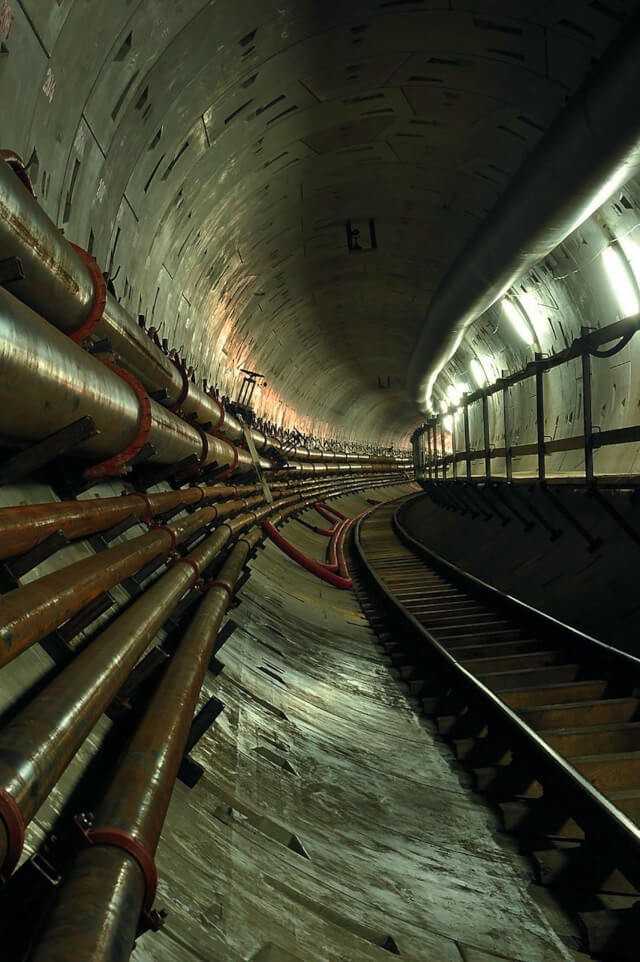 Für den 1,3 km langen Tunnel unter der Weichsel in Polen lieferte Victaulic genutete Rohrleitungssysteme, bei deren Entwicklung die Projektleiter des Unternehmens mit BIM- Software arbeiteten. | Foto: Źródło PRG Metro