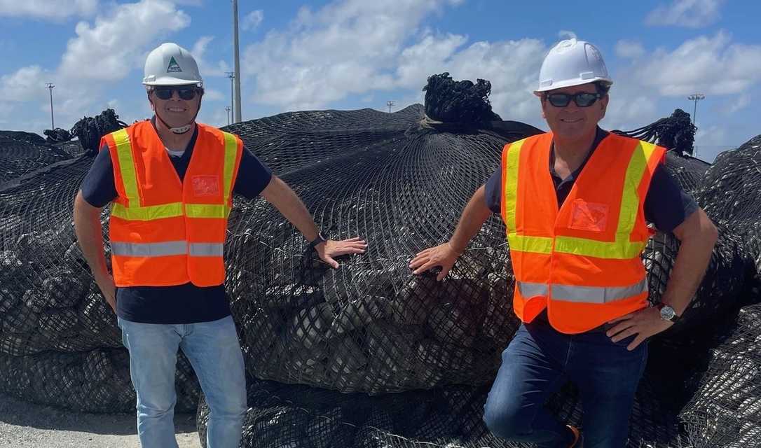 Mit dem Aqua Rock Bag von IGG Wasser leiten