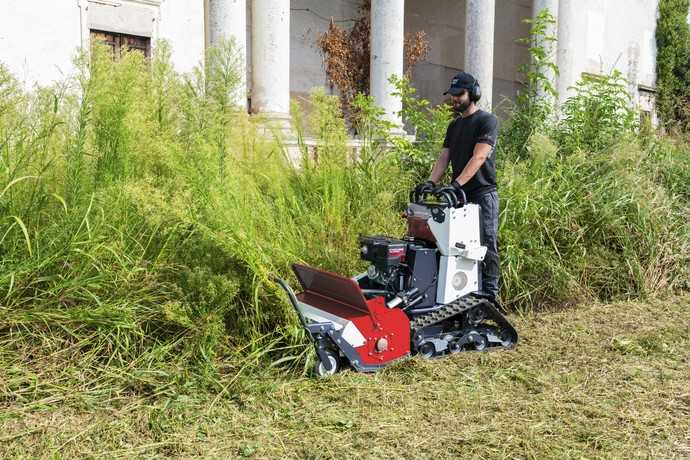 Gilt als Kraftpaket mit Komfort: Der neue Nullwendekreis-Stand-On-Mäher ZHR 800 soll große Rasenflächen schnell und bequem mähen. | Foto: Telsnig