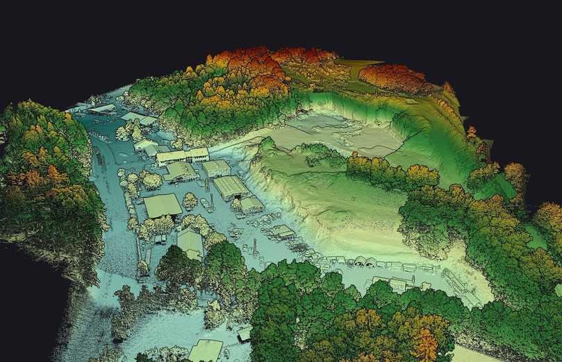 Farbcodierte LiDAR-Punktwolke. Die hohe Punktdichte ermöglicht eine exakte topografische Analyse, selbst unter teilweiser Vegetation. | Foto: Augel GmbH Farbcodierte LiDAR-Punktwolke. Die hohe Punktdichte ermöglicht eine exakte topografische Analyse, selbst unter teilweiser Vegetation. | Foto: Augel GmbH