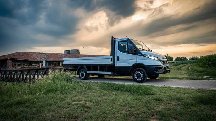 Den Iveco eDaily gibt es in vielen Varianten. Ohla Automobile unterstützt auf der Nordbau bei der Wahl des Aufbaus. | Foto: Iveco