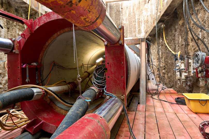 Blick in die ersten eingebauten Vortriebsrohre | Foto: Sonntag Bau