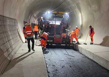 Porr baut Feste Fahrbahn mit Asphalttragschicht