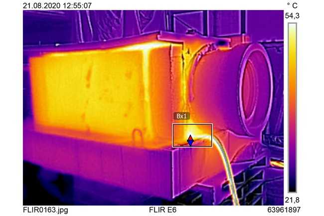 Bei den Untersuchungen wurde das FABEKUN-Rohr von außen aufgeheizt und die Temperaturentwicklung mit einer Wärmebildkamera beobachtet. | Foto: Gebr. Fasel Betonwerk