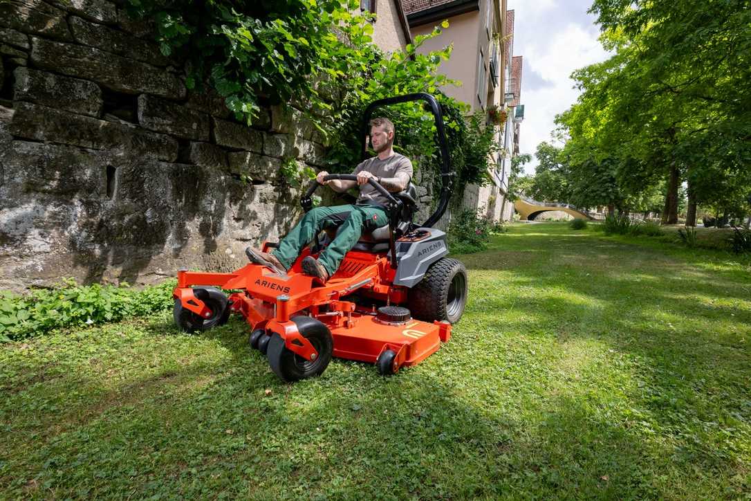 November 2024 im Garten: Zero-Turn-Mäher erleichtern die Gartenarbeit und Rasenpflege