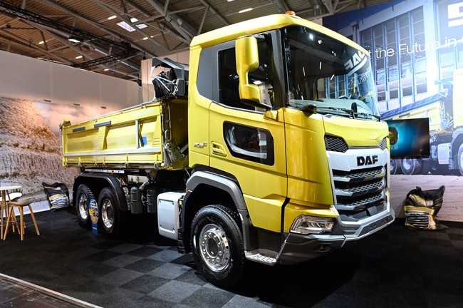 Auf der Bauma 2022 in München setzte DAF Trucks mit dem XFC-Dreiachs-Kipper ein erstes Zeichen für das neue Lkw-Segment. | Foto: DAF Trucks