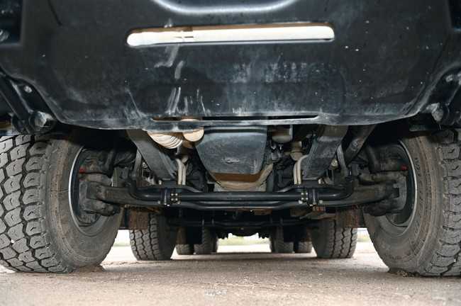 Mehr Platz unter den Achsen ohne störende Stabis hat der K 8x4. Auf eine Motorschutzplatte verzichtet Renault Trucks. | Foto: Quatex