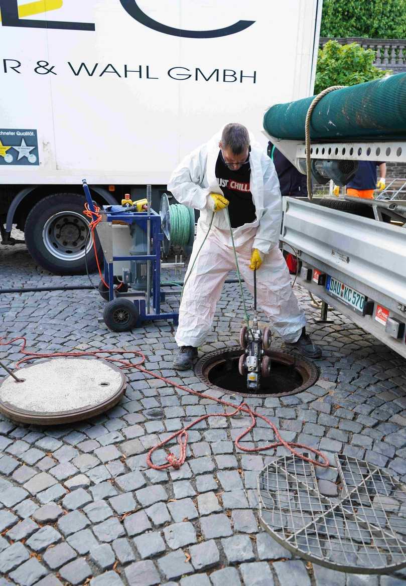 Anschließend an die erste Kamerainspektion wurde der Kanal gereinigt und von Ablagerungen befreit. Bevor der Schlauchliner eingezogen wurde, erfolgte eine erneute Bestandsaufnahme mittels Kamera. | Foto: Katec Kanaltechnik