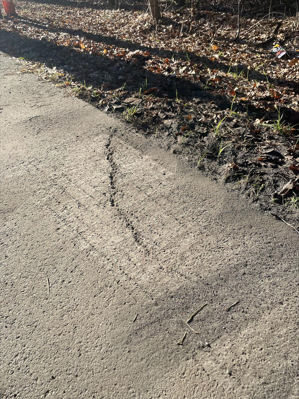 So schön der Ausblick vom Fahrradsattel auf die vorbeiziehende Landschaft auch sein mag: Richten sich die Augen wegen des unebenen Untergrunds eher auf den Boden als nach vorn oder zur Seite, besteht seitens der Kommune Handlungsbedarf. | Foto: Husqvarna