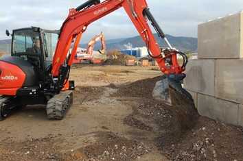 Schnellwechsler für Bagger im GaLaBau-Einsatz