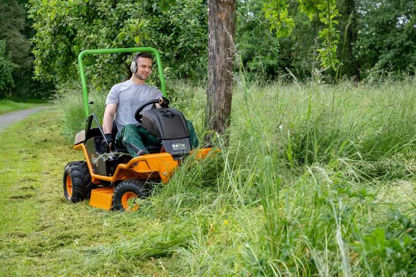 Die zwei möglichen Fahrgeschwindigkeiten von 0 bis 7 km/h und 0 bis 11 km/h sollen Flächenleistungen von bis zu 6.300 Quadratmeter oder bis zu 9.900 Quadratmeter in der Stunde ermöglichen. | Foto: AriensCo GmbH