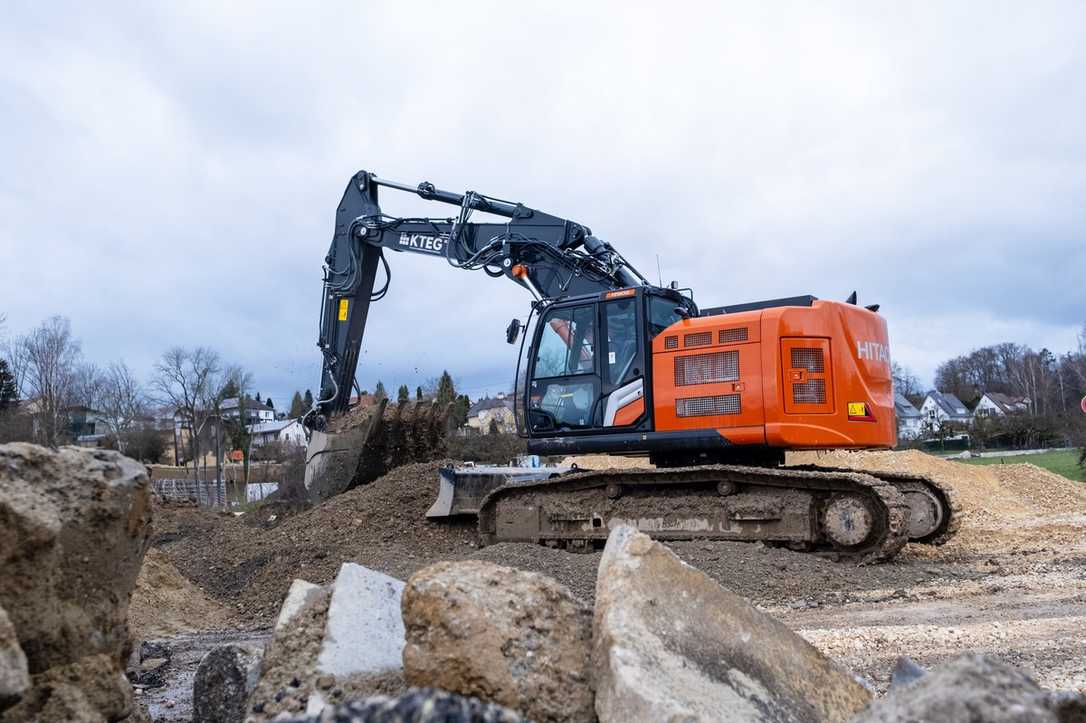 Neue KTEG-Kurzheckbagger 63US-6 und 375US-7 auf der bauma München