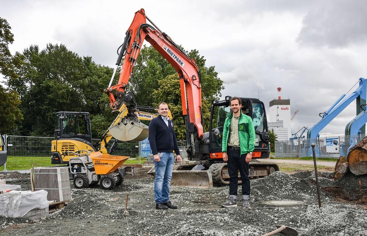 Freuen sich über den Fortschritt des Projekts: Jannik Müller (links), Kundenberater Außendienst im HKL-Center Bremen, und Patrick Büch, stellvertretender Geschäftsführer des VGL Niedersachsen-Bremen. | Foto: HKL