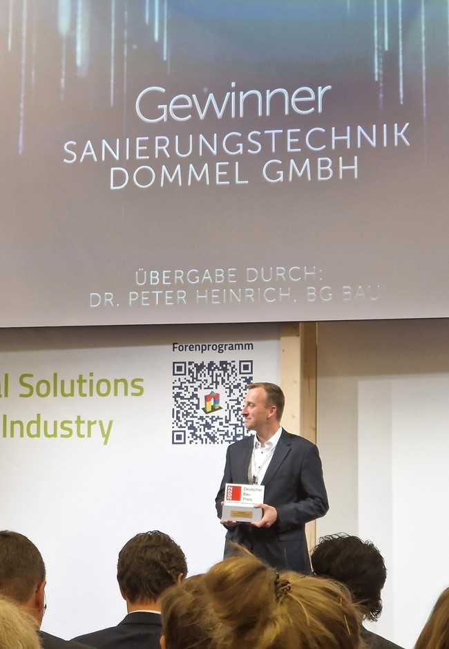 Geschäftsführer Benedikt Stentrup nahm die Preise auf der digitalBAU in Köln entgegen. | Foto: Sanierungstechnik Dommel GmbH