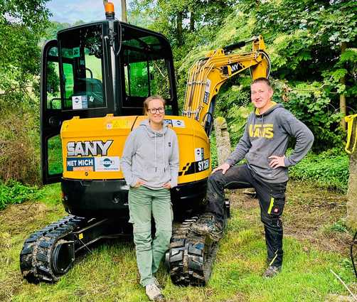 Minibagger macht Ehepaar das Leben leichter