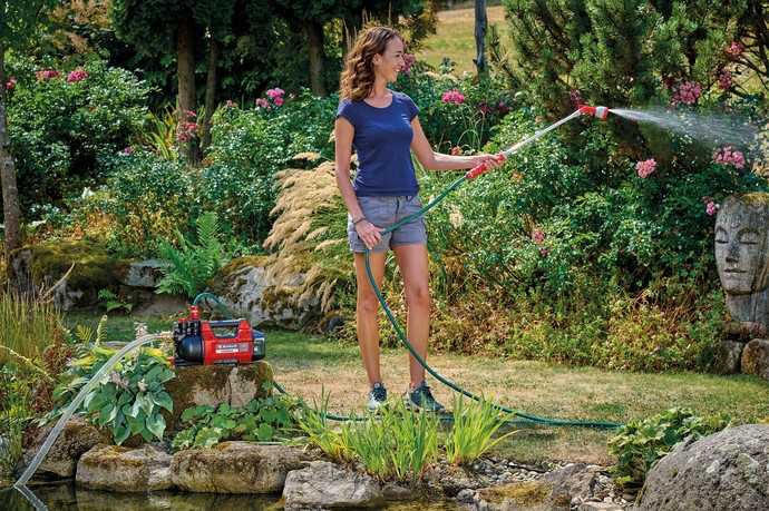 Immer mehr Gartenbesitzer achten darauf, die Ressource Trinkwasser nachhaltig einzusetzen und nutzen deshalb Regenwasser zur Bewässerung des Gartens. | Foto: Einhell