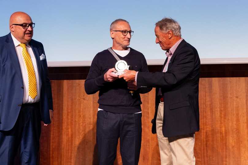 Thomas Kaufmann von den Städtischen Werke Magdeburg (SWM) auf Platz 3 des Goldenen Kanaldeckel 2024 | Foto: IKT