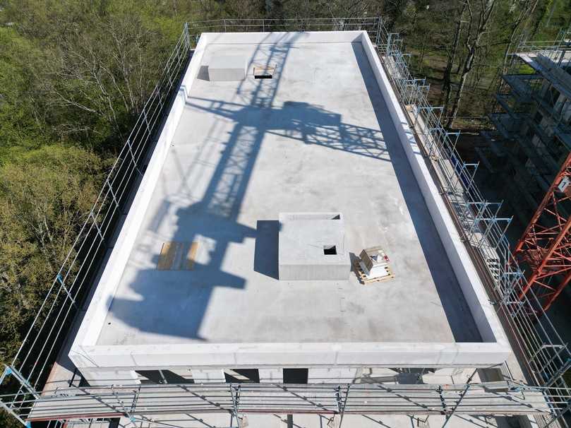 Das ging schnell: Die fertige Attika mit den neuen Ytong-Attikaelementen | Foto: Xella Deutschland GmbH Das ging schnell: Die fertige Attika mit den neuen Ytong-Attikaelementen | Foto: Xella Deutschland GmbH