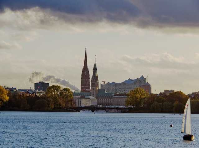 Die Ukraine-Krise wird sich in Hamburg auch auf das Vergaberecht auswirken.