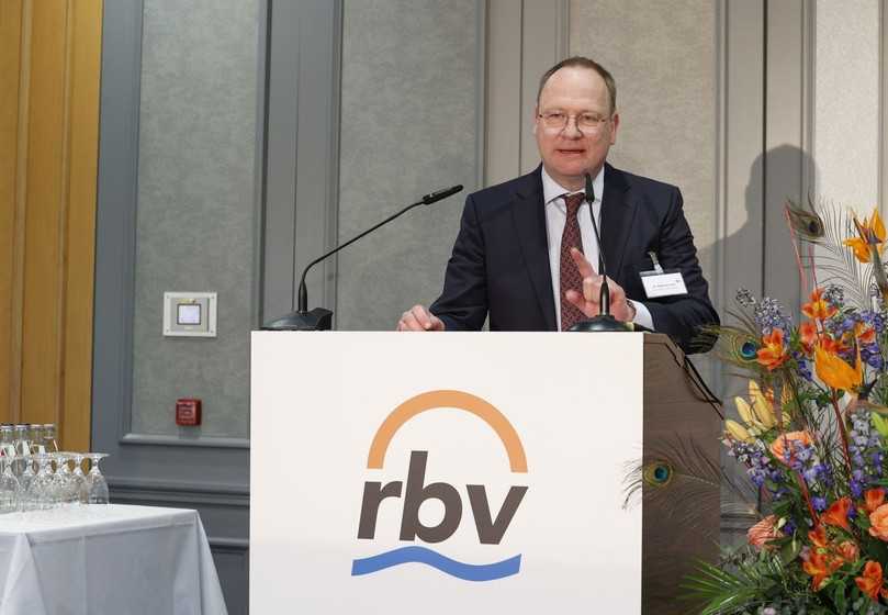 „Wir brauchen die von Leitungsbauern errichteten Gasnetze, um das Potenzial klimaneutraler Gase in der Industrie, im Wärmemarkt und insbesondere auch als Energiespeicher zu nutzen“, lautete das deutliche Statement von rbv-Präsident Dr. Ralph Donath. | Foto: rbv