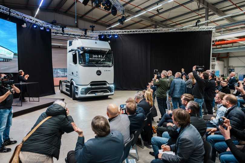 Der offizielle Serienstart des Mercedes eActros 600 wird von Politik, Presse und Mitarbeitern in Wörth gefeiert. | Foto: Daimler Truck AG