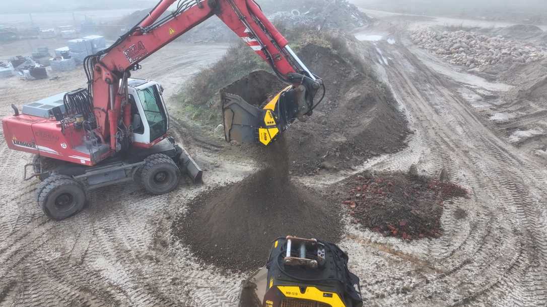 Bauen auf Sylt: Boden- und Bauschuttaufbereitung mit MB Crusher spart Kosten