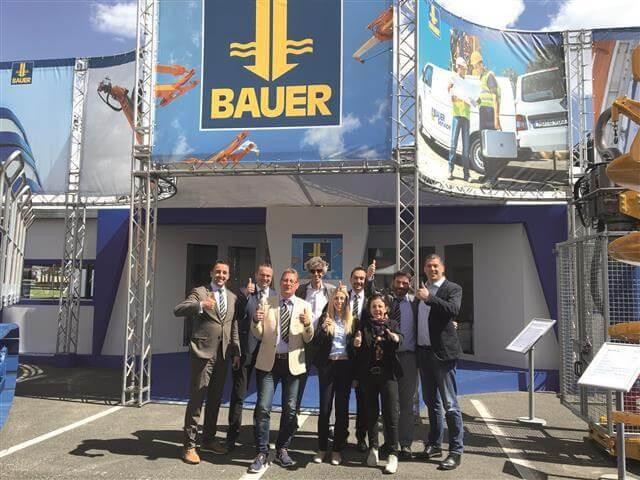 Eine positive Messebilanz zieht die Bauer Maschinen GmbH aus Schrobenhausen: „An unserem Stand konnten wir alle namhaften französischen Kunden, aber auch Kunden aus Belgien, den Niederlanden und Nordafrika begrüßen. Großen Zuspruch gab es für unsere BG 15 H der Valueline und das ausgestellte Doppelkopfverfahren DKS“, sagte Tim Lämmle, Geschäftsführer Bauer Machines SAS. | Foto: Bauer