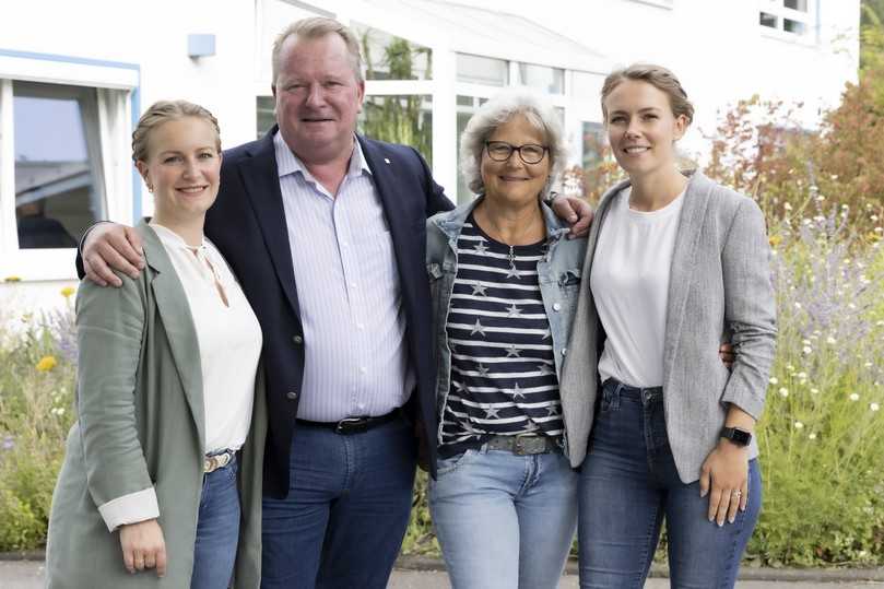 Familie Knappmann (v.l.n.r.): Laura Knappmann, Peter Knappmann, Gisela Knappmann und Lena Yigen. | Foto: PATRIC PRAGER