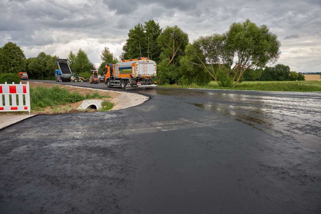 Asphaltbau: Fahrner setzt auf Bitumenvorspritzmaschine in Vollausstattung Asphaltbau: Fahrner setzt auf Bitumenvorspritzmaschine in Vollausstattung