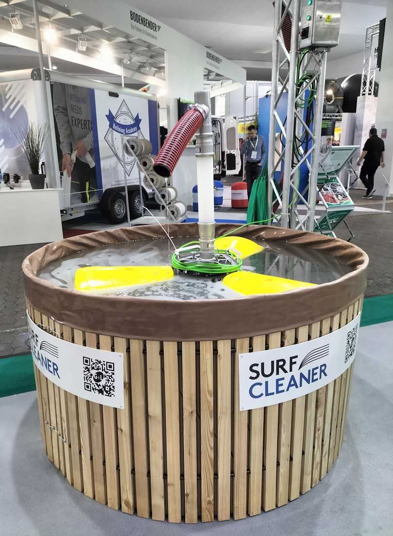 Der neue SurfCleaner von Grüning + Loske gewinnt Verunreinigungen wie Öl, Kunststoffe, Schlämme und andere Schadstoffe von Wasseroberflächen zurück. | Foto: B_I/Valdix