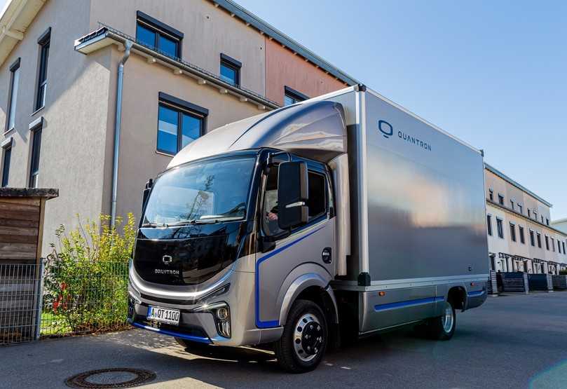 Ein eigenständiges Design und Fahrzeugmodule aus Asien kennzeichnen den neuen Citytruck Quantron Qargo EV 4 für 350 km Reichweite. | Foto: Quantron AG