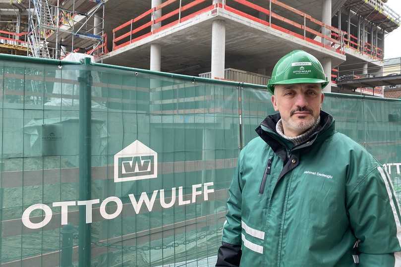 „Ich bin begeistert, dass wir dank des Einfallsreichtums von Ulma auf Abstützböcke verzichten konnten. Das hat uns deutlich weitergebracht.“ Projektleiter Mehmet Dedeoglu | Foto: Ulma Construction GmbH