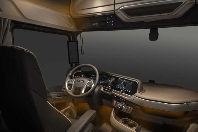 Die neuen DAF trucks innen: Lenkrad und Armaturentafel mit digitalem Fahrerdisplay sind neugestaltet. | Foto: Loet v Eijndhoven