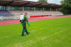 Akku-Sprühgerät für Bio-Herbizide