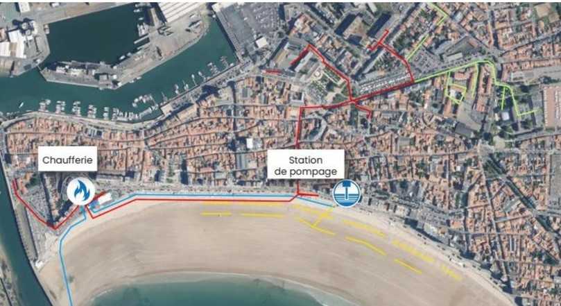 Wärmenetz in Les Sables d'Olonne (Frankreich). Gelb: bereits vorhandene Abflüsse, blau: Meerwasserpump- und Abflussleitung, rot: Erstellung des ersten Wärmenetzabschnitts, grün: Erstellung eines zweiten Wärmenetzes. (Station de pompage = Pumpstation) | Foto: Ecoplage Wärmenetz in Les Sables d'Olonne (Frankreich). Gelb: bereits vorhandene Abflüsse, blau: Meerwasserpump- und Abflussleitung, rot: Erstellung des ersten Wärmenetzabschnitts, grün: Erstellung eines zweiten Wärmenetzes. (Station de pompage = Pumpstation) | Foto: Ecoplage