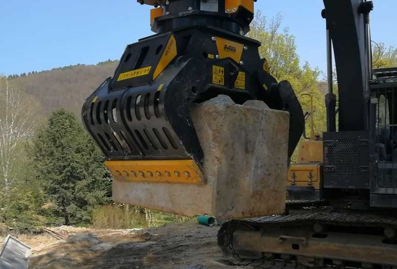 Den MB-G1000 für 18- bis 25-Tonnen-Bagger gibt es optional mit Gummiprofilen zum Greifen von sehr glatten oder empfindlichen Oberflächen. | Foto:  MB Crusher