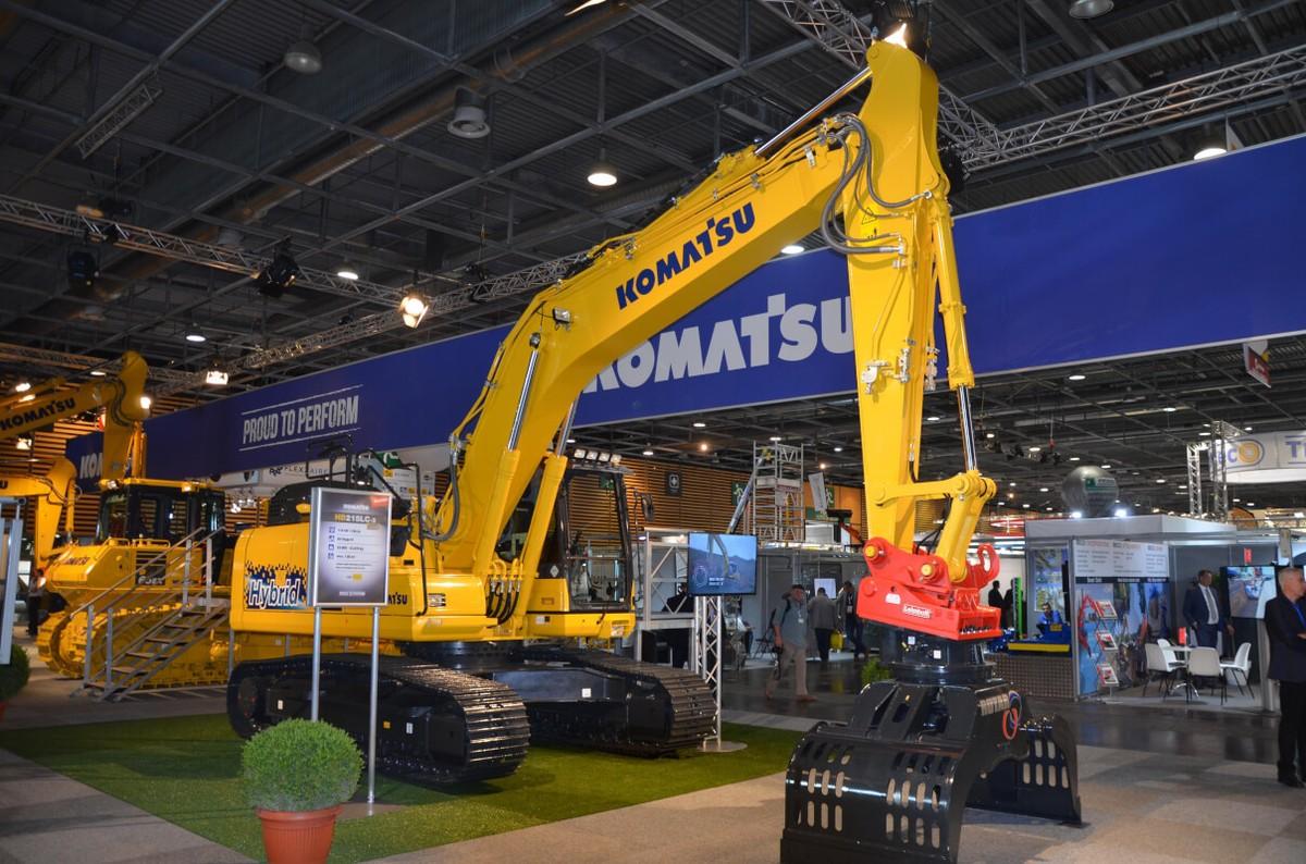 Komatsu hat seinem Hybridbagger ein weiteres Update verpasst: In der Abgasstufe-IV-Version verbraucht der 23-Tonner HB215LC-3 laut Komatsu 20 Prozent weniger Kraftstoff als sein konventionell angetriebenes Gegenstück PC210LC-11. | Foto: B_I