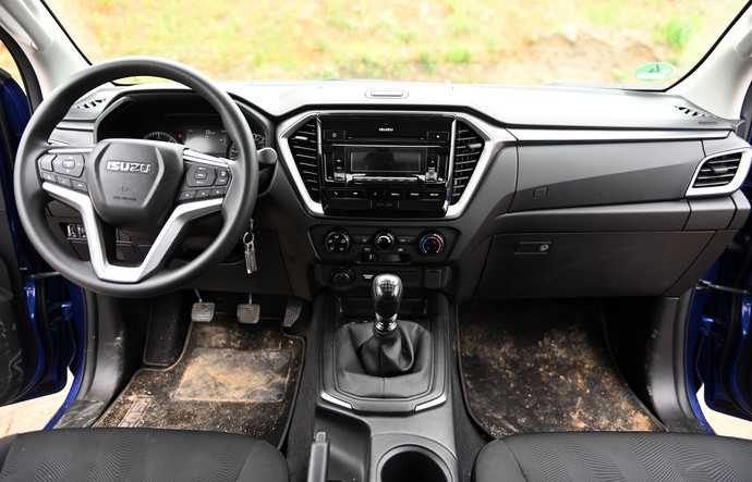 Blick ins Cockpit beim Isuzu D-Max. | Foto: Frank Hausmann