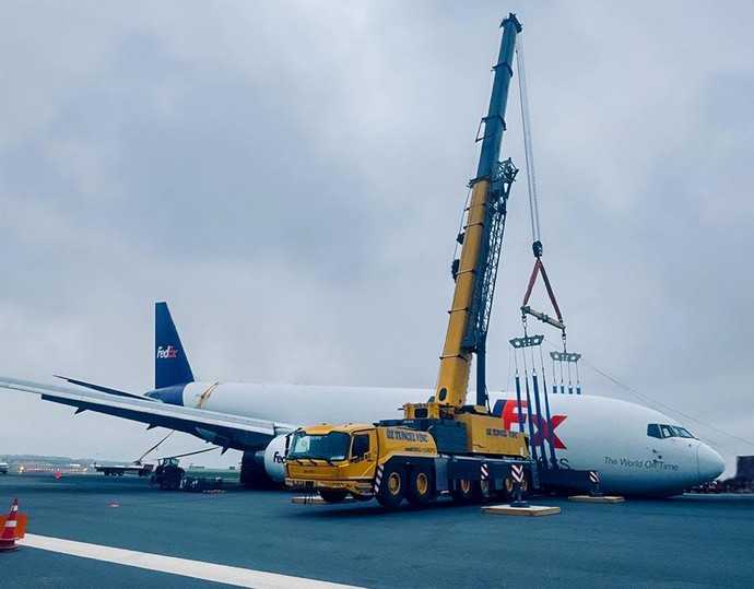 Spektakuläre Rettungsaktion in Istanbul: Der Kran sorgte dafür, dass die Boeing 767 wieder in die Waagerechte kam. | Foto: Manitowoc