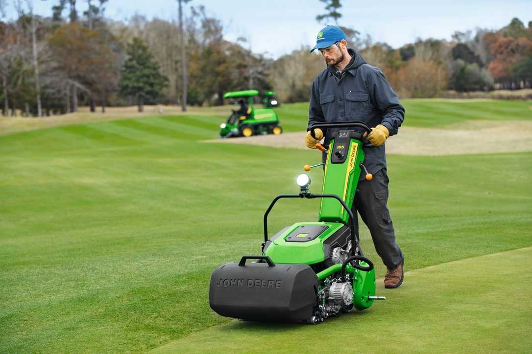 John Deere: Neue Mäher für Green und Fairway