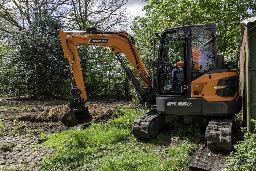 Neue kompakte Bagger mit 6 t von Develon